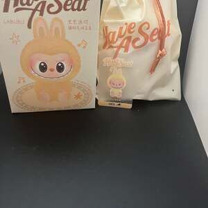 Have A Seat Series – “Sisi” Plush (Confirmed by Card)